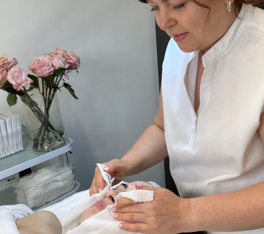 Deep Cleaning Facial