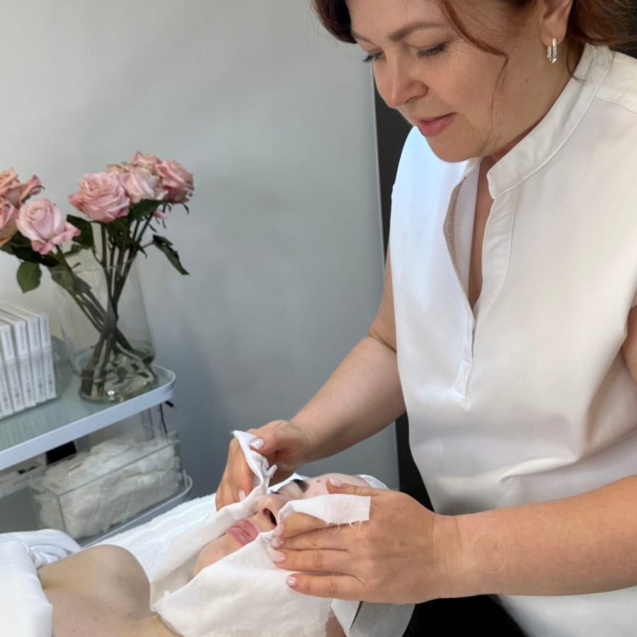 Deep Cleaning Facial Deep Cleaning Facial